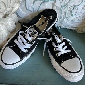 LIKE NEW CONVERSE ALL STAR SHOES